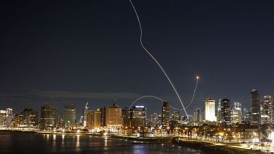 Ataques iraníes sobre Israel logran burlar el sistema de defensa hebreo