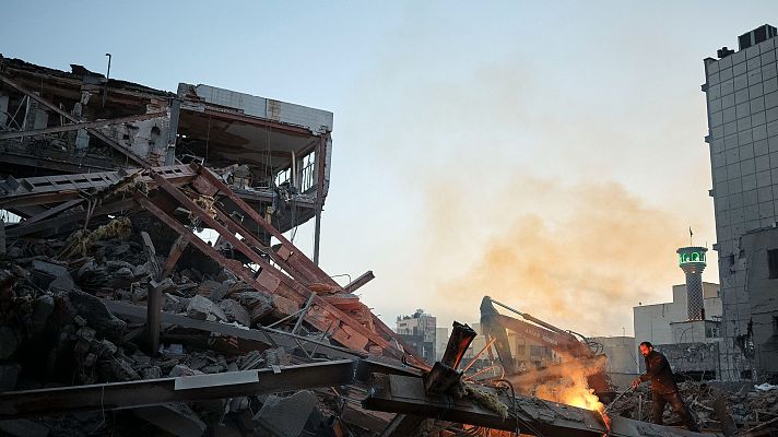 L'informatiu - Comunitat Valenciana - Valencians afectats pel conflicte de l'Iran amb els EUA i Israel