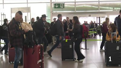 Incertesa entre els viatgers atrapats als aeroports del golf Pèrsic