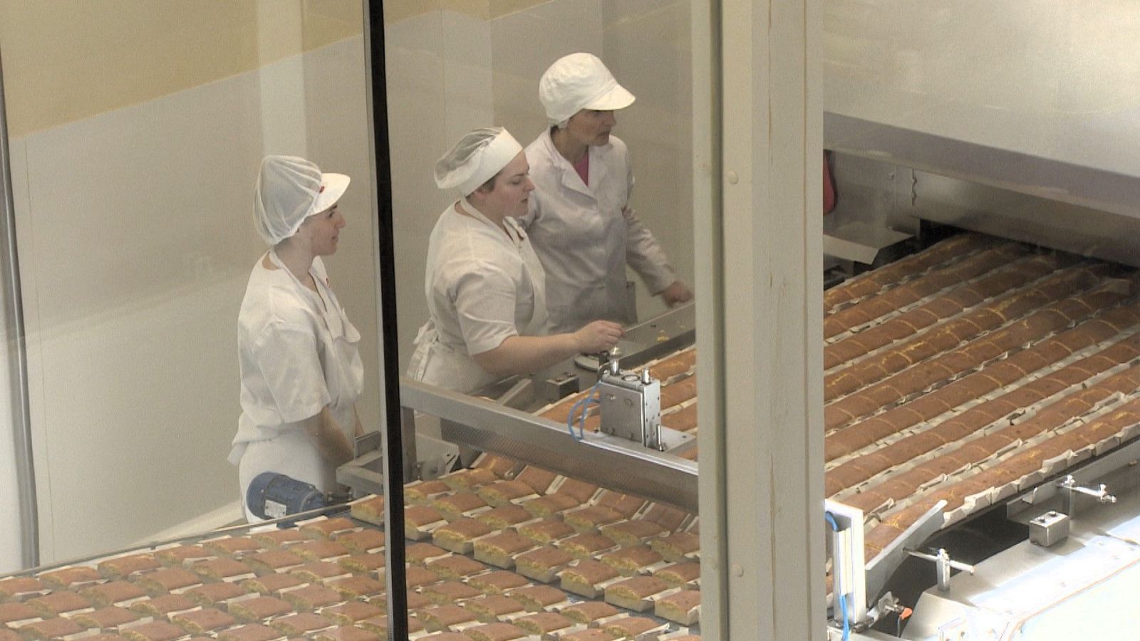 El papel clave de las mujeres en el desarrollo de la industria del sobao en Cantabria - TeleCantabria | Ver