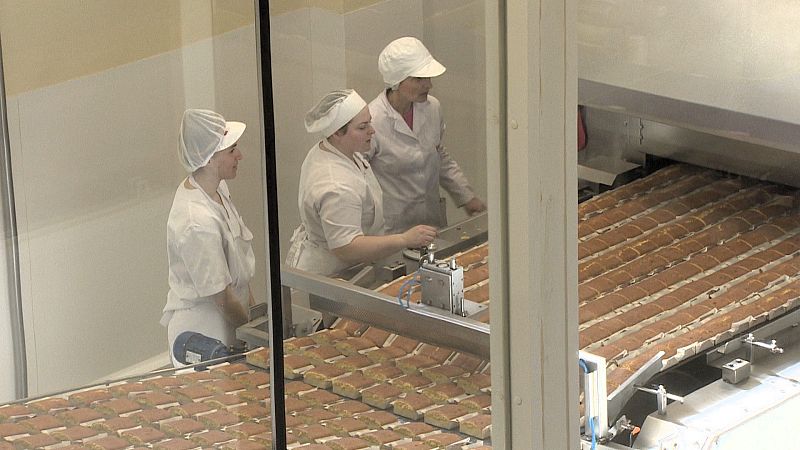 El papel clave de las mujeres en el desarrollo de la industria del sobao en Cantabria - TeleCantabria | Ver