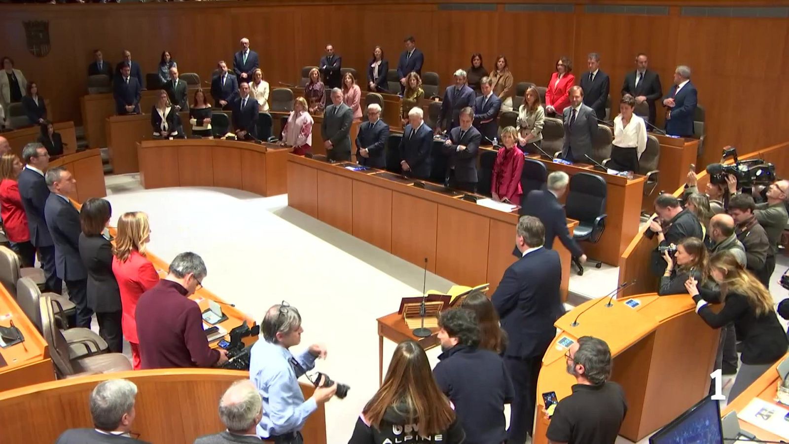 Se estrenan 29 diputados en las Cortes de Aragón - Noticias Aragón | Ver