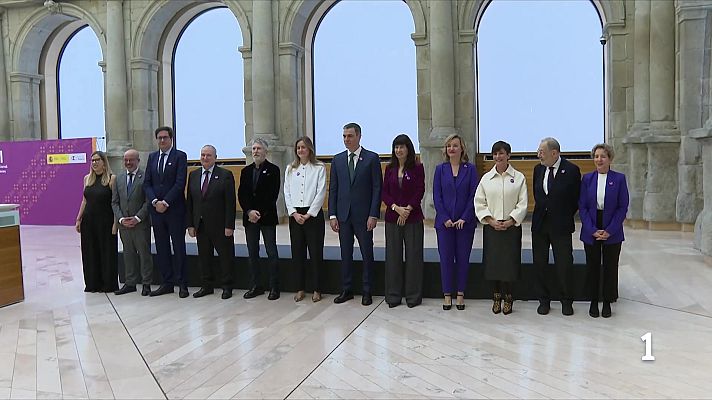 L'Informatiu - Sánchez defensa la via diplomàtica i rebutja cedir davant les amenaces de Trump