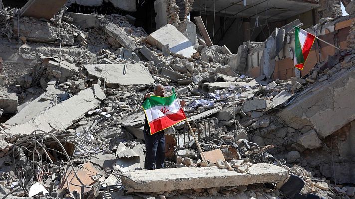 Telediario 1 - La guerra en Oriente Medio prosigue por tierra, mar y aire