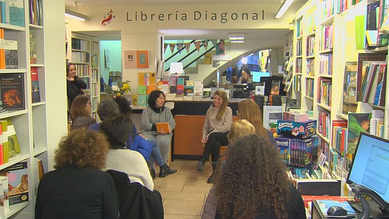 Tertulia de mujeres entre libros por el día de la mujer | Ver