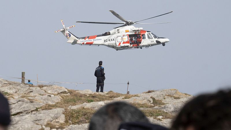 Tres jóvenes vascas, entre los cinco fallecidos por el colapso de la pasarela en la playa de Santander