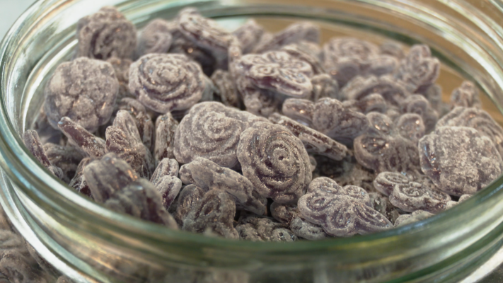 Aquí la Tierra - El caramelo violeta