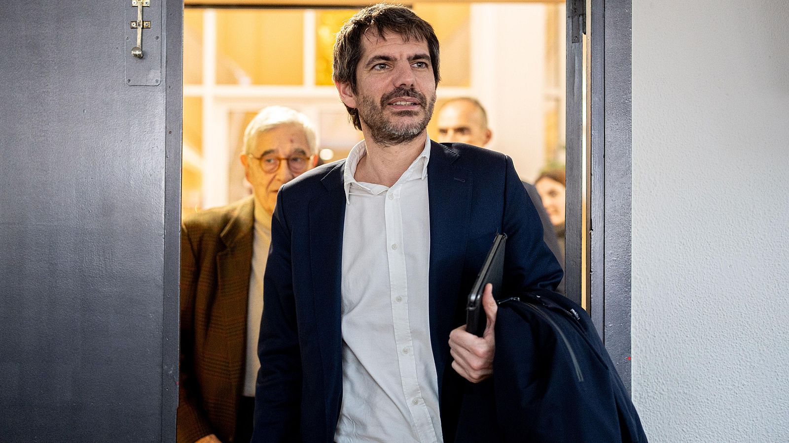 Urtasun niega "rotundamente" que España esté colaborando militarmente con EE.UU. - La hora de La 1 | Ver