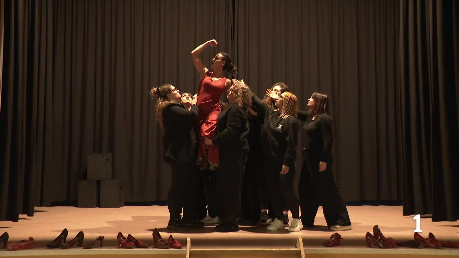 Dones víctimes de violència de gènere porten el seu testimoni a l'escenari