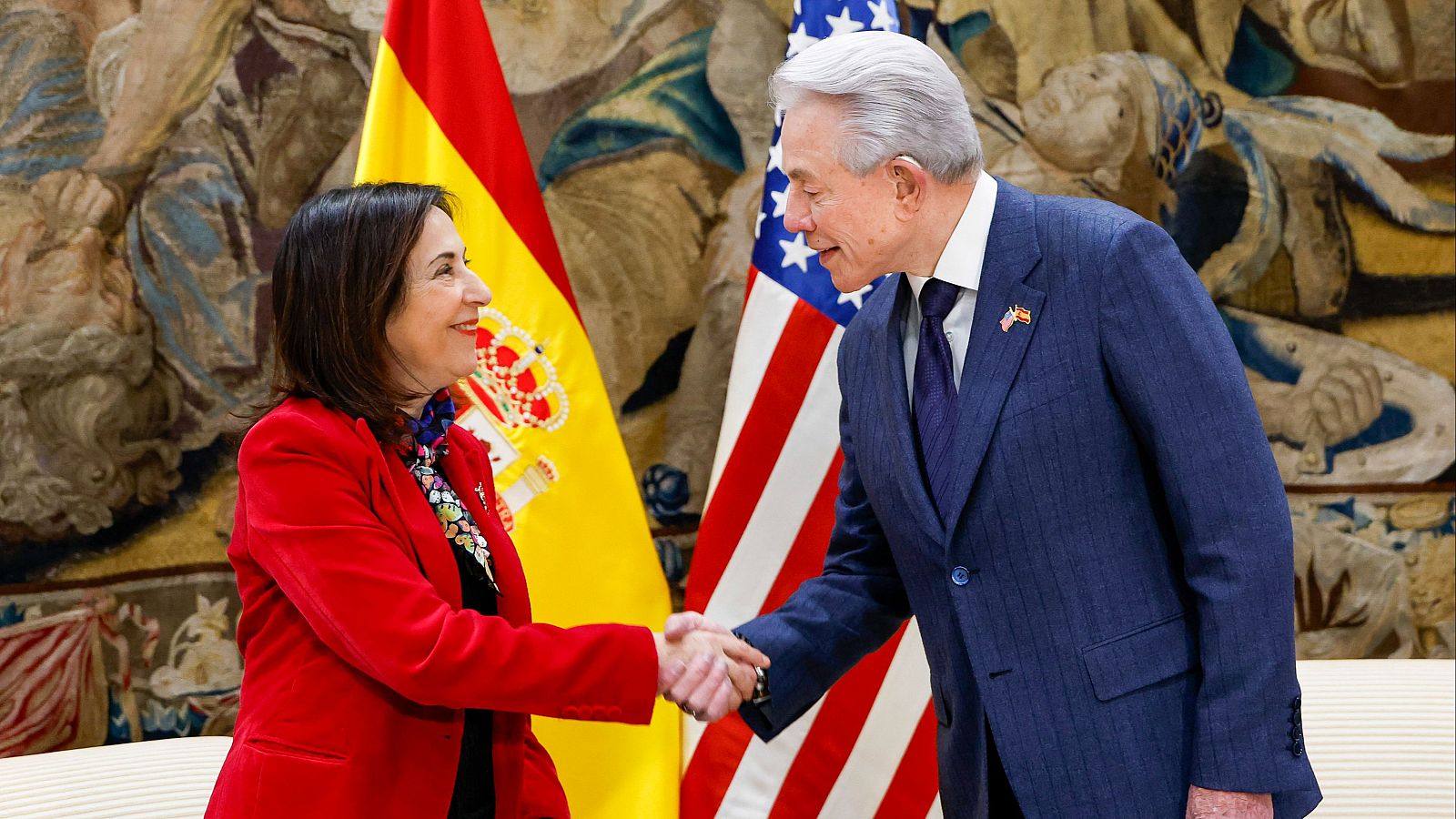 El Gobierno niega que Robles accediese a cooperar con Trump - Telediario 1 | Ver