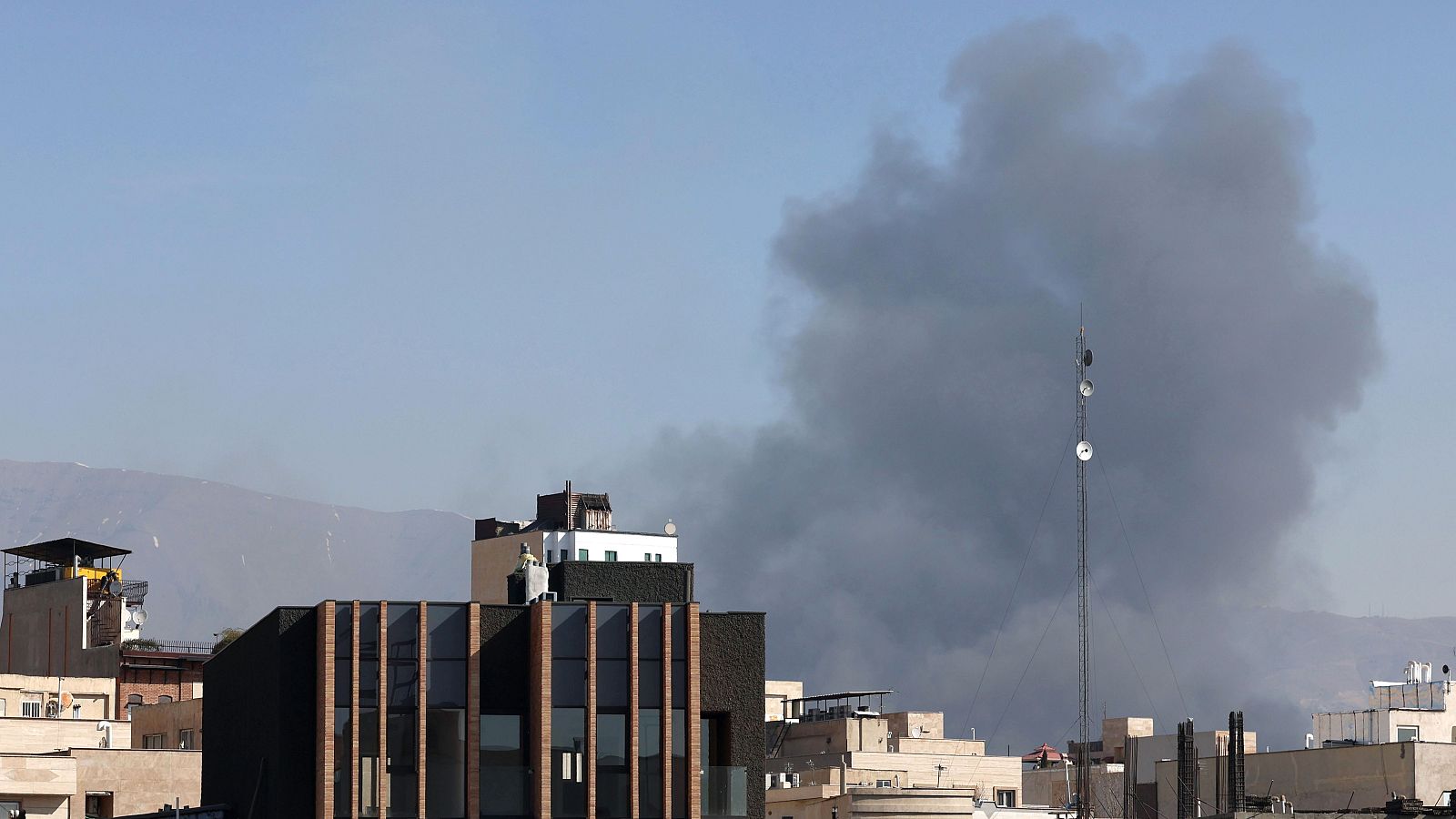 Israel y EE.UU. siguen atacando Irán y Líbano, mientras Teherán ataca posiciones kurdas en Irak | Ver