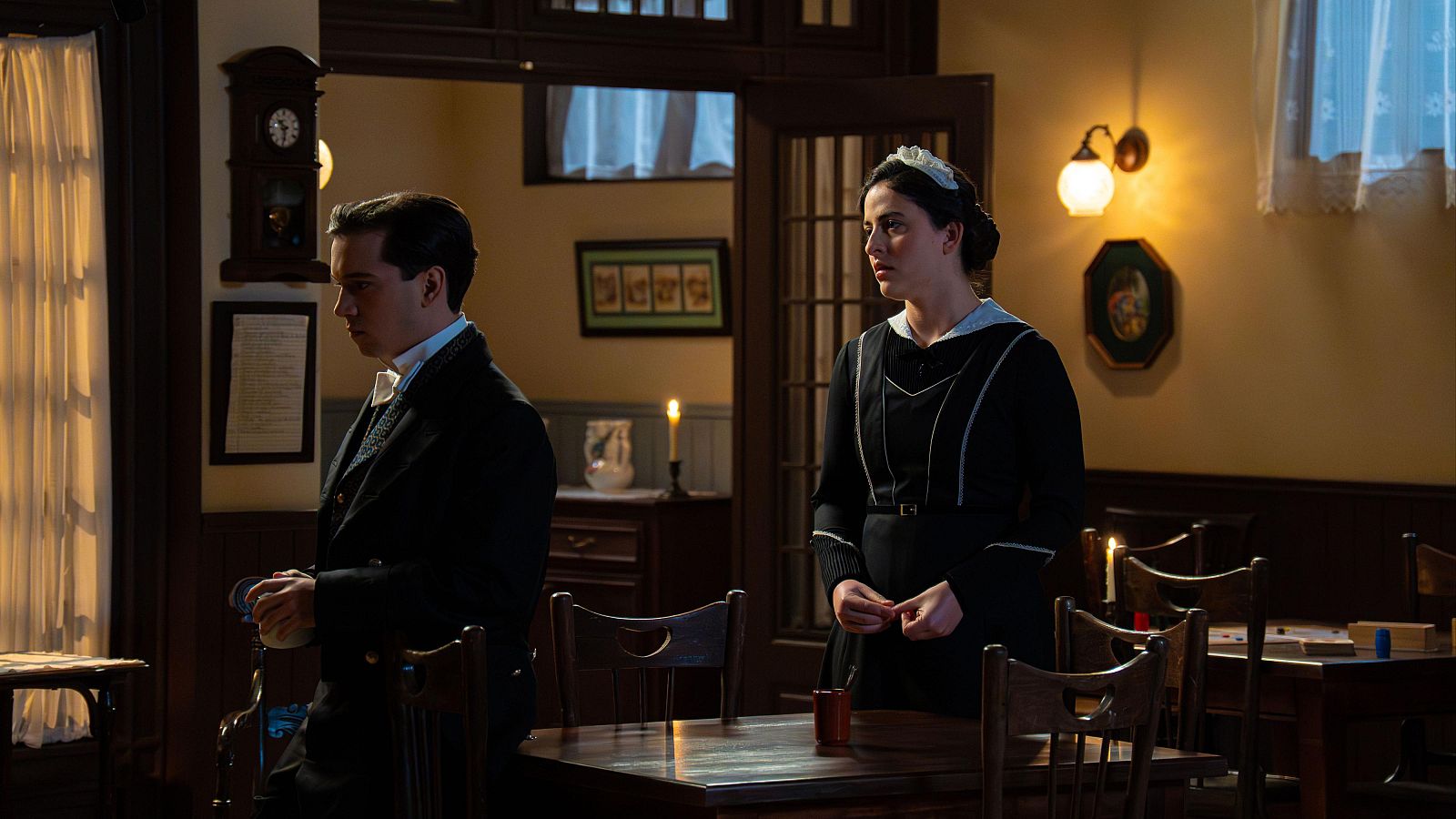 La Promesa: Vera propicia un acercamiento con Santos - La promesa | Ver