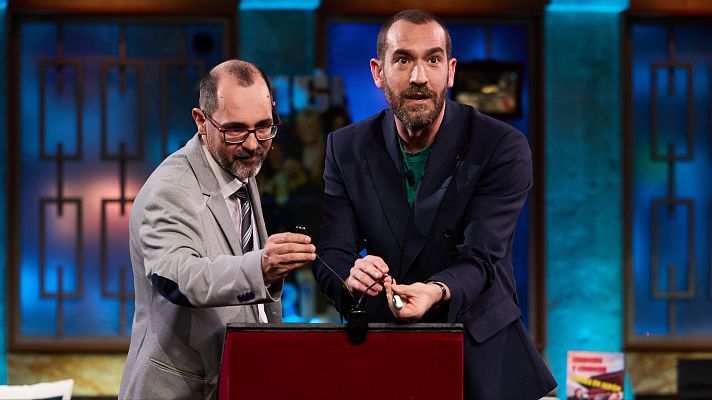 La Revuelta - En la petanca del año "gana quien más se arrima"