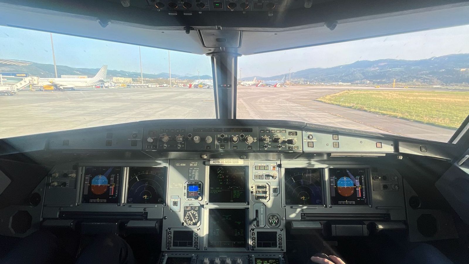 - Guasch hizo historia al ser la primera persona en pilotar un Airbus A321XLR, el primer avión de un solo pasillo en hacer un largo recorrido. - Modo Digital | Ver