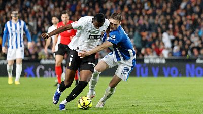 Valencia CF - Deportivo Alavés: resumen del partido de la 27ª jornada de Liga | Primera