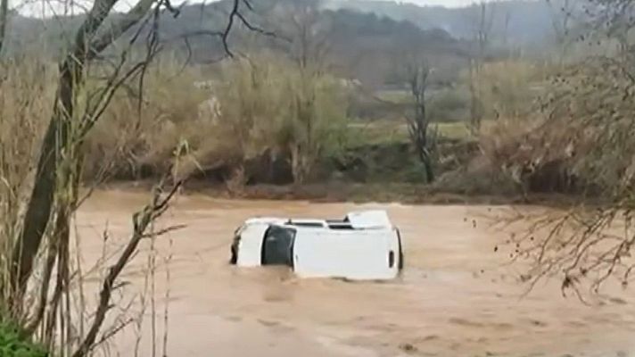  - Buscan en el río Mogent al conductor de un coche caído a una riera en Llinars del Vallès