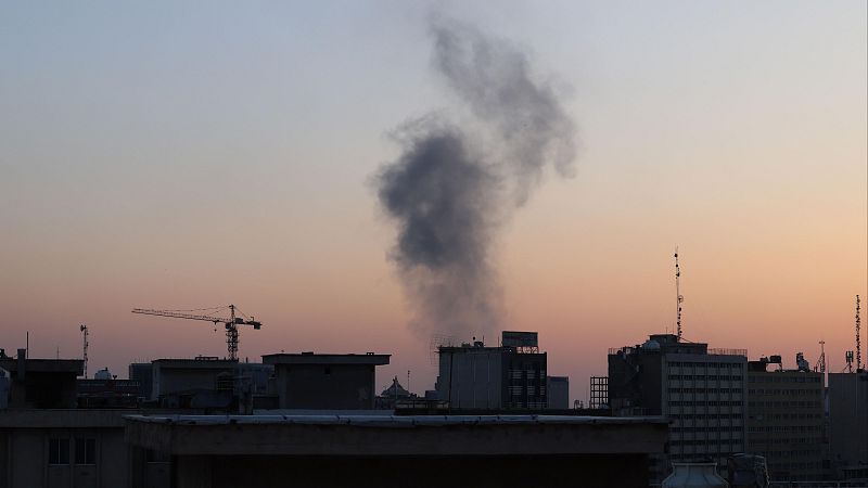 Teherán y Beirut sufren los bombardeos más contundentes - Telediario 2 | Ver