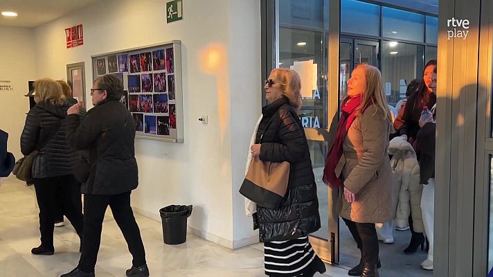 En lengua de signos - Mujeres músicas solidarias con las personas con implante coclear