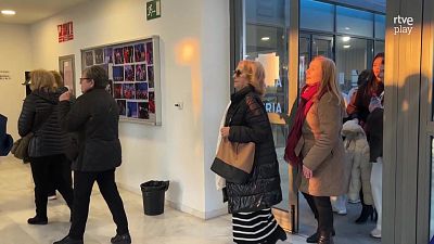 Mujeres m�sicas solidarias con las personas con implante coclear - En lengua de signos | Ver