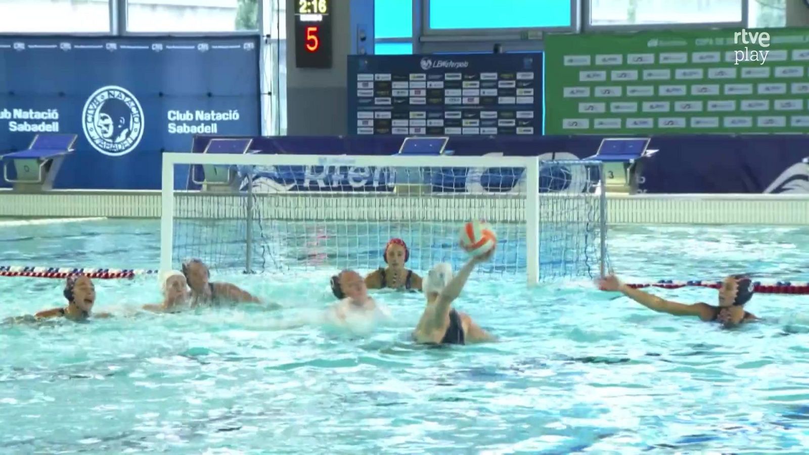 Waterpolo - Copa de la Reina. 2ª semifinal: Astralpool C.N. Sabadell - Assolim C.N. Mataró - Waterpolo | Ver