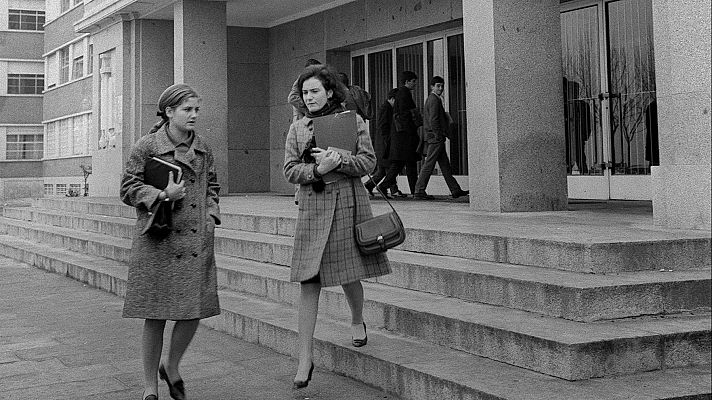 Telediario Fin de Semana - Las mujeres en la universidad: de las primeras que abrieron camino hace décadas a las estudiantes de hoy