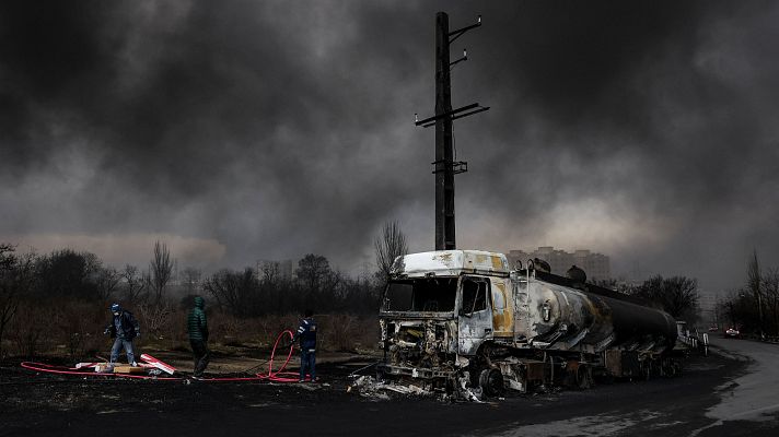 Telediario Fin de Semana - Israel ataca cuatro instalaciones petroleras y tiñe el cielo de Teherán de negro