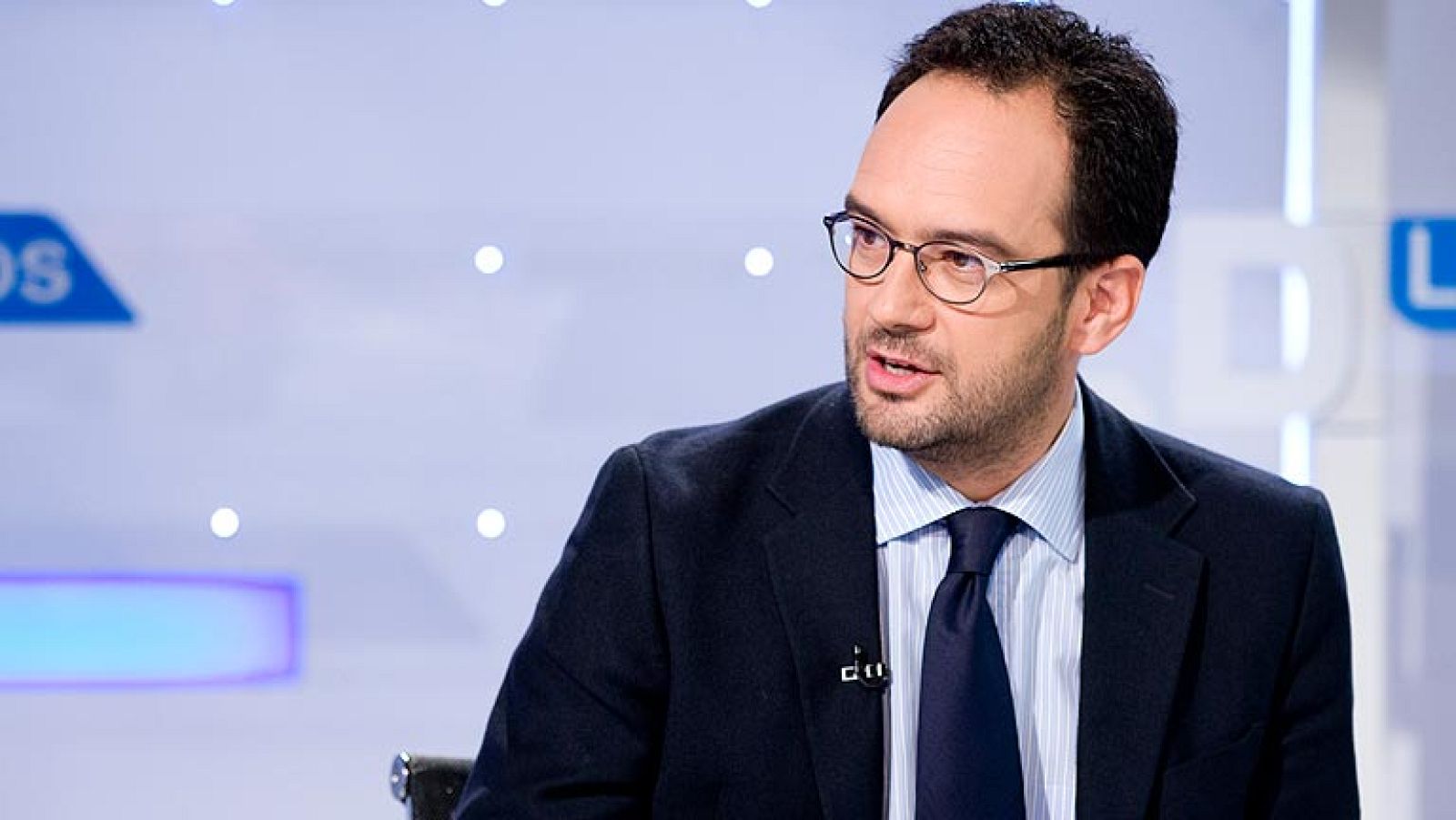 Hernando (PSOE): "Rajoy está cogido del cuello por el señor Bárcenas" - Los desayunos | Ver