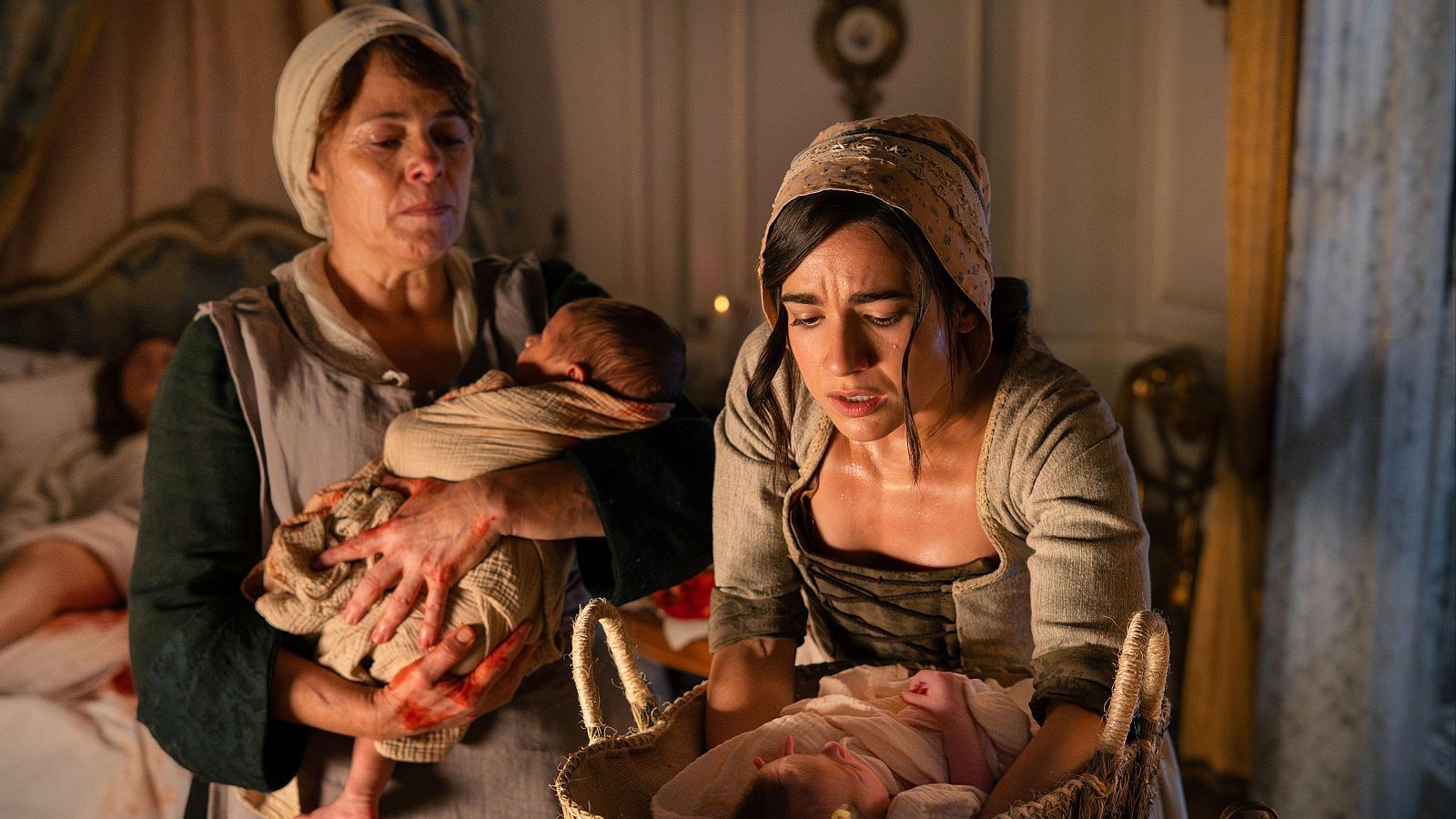 Charo Gabella y Teresa Pejenaute nos presentan a los personajes que interpretan en la serie diaria de La 1.