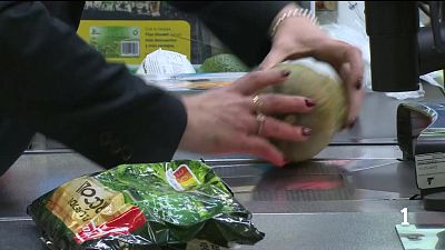 La subida del combustible amenaza con encarecer la cesta de la compra en Canarias