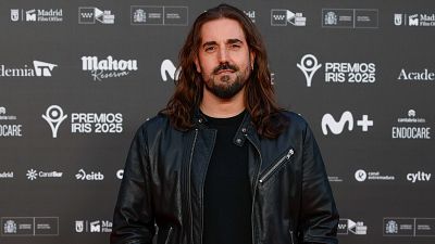 Andr�s Su�rez interpreta su nueva canci�n, 'C'