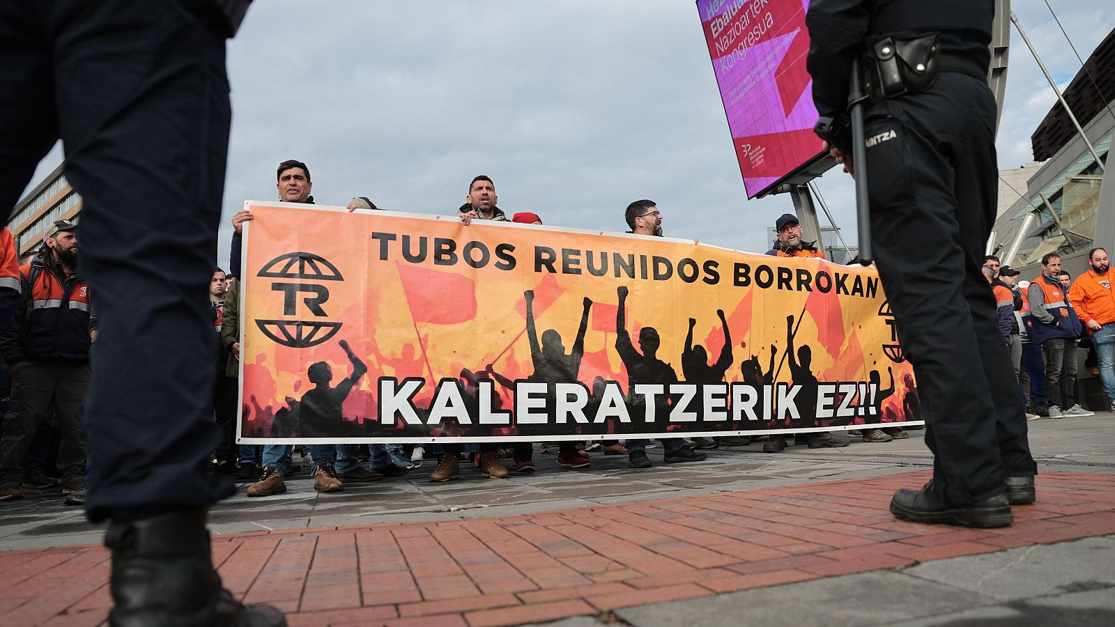 Tubos Reunidos: posturas enfrentadas en la negociación del ERE en el Palacio Euskalduna | RTVE Play - Ver ahora