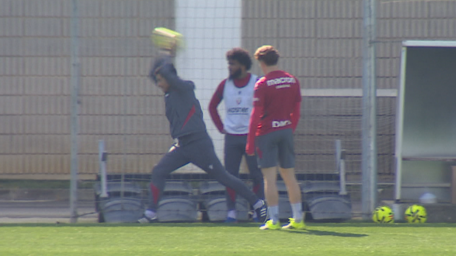 Escuela de saques de banda en Osasuna - Telenavarra | Ver