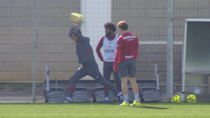 Telenavarra - Escuela de saques de banda en Osasuna