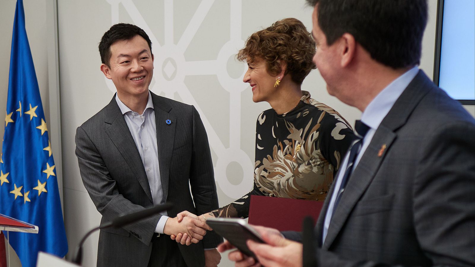 La empresa china Hithium se instalará en Navarra - Telenavarra | Ver