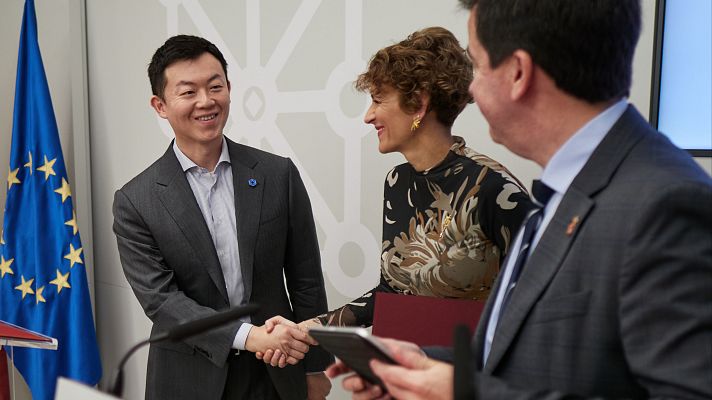 Telenavarra - La empresa china Hithium prevé instalar en Navarra una planta de almacenamiento de energía