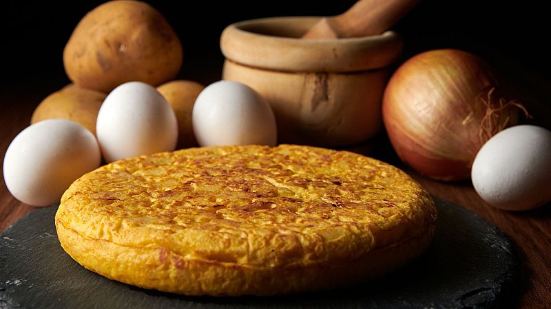 La tortilla de patata, un arte que conquista Euskadi con 50.000 unidades diarias | RTVE Play - Ver ahora