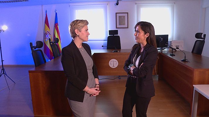 L'informatiu - Comunitat Valenciana - 'A hacer puñetas' o com acostar la justícia i el dret amb les noves tecnologies i xarxes socials