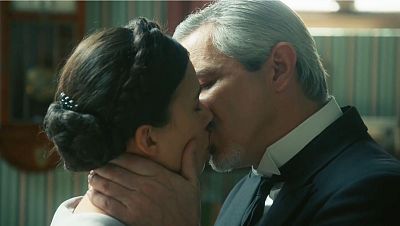 La Promesa: Leocadia sorprende a Cristóbal y Teresa besándose