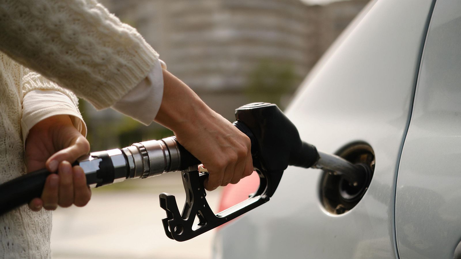 El diésel sube más de un 20% y la gasolina, más de un 10% | Ver