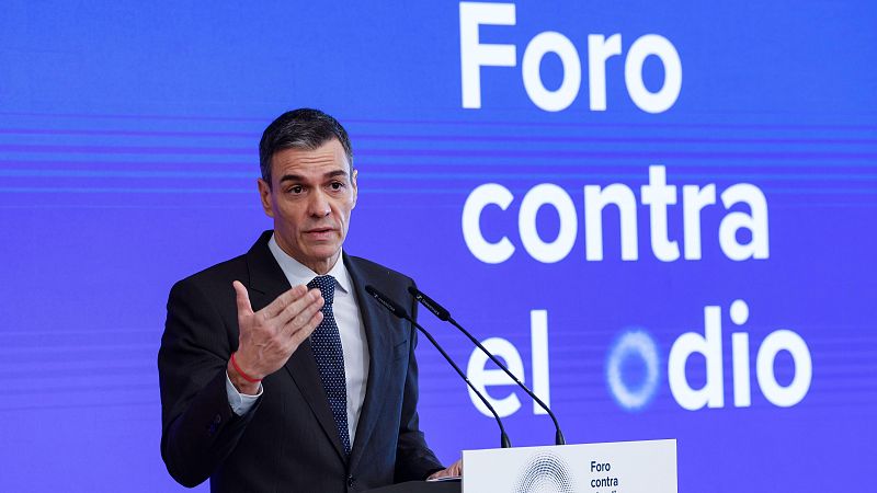 Pedro Sánchez ha anunciado estre miércoles la puesta en marcha de la “huella del odio” para medir la polarización en redes sociales. Este nuevo instrumento se llamará 'HODIO' y, través del Observatorio Español del Racismo y la Xenofobia, permitirá medir de forma sistemática la presencia, evolución de los discursos de odio en las plataformas digitales.