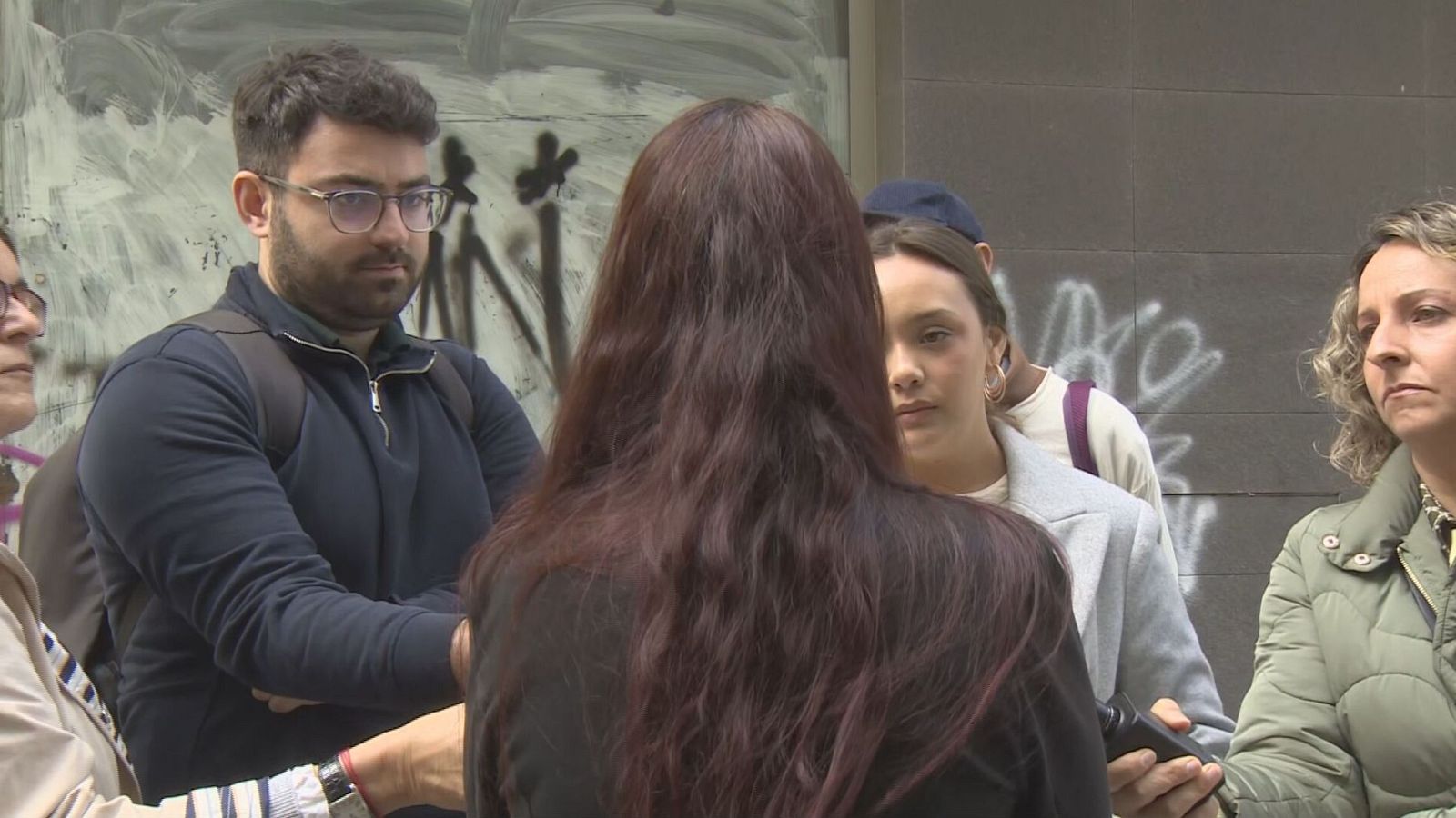 Desahucian en Las Palmas de Gran Canaria a una familia con cinco hijos - Telecanarias | Ver