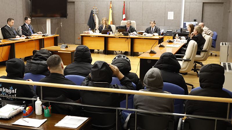 Acusados niegan agresi�n hom�foba en Basauri y alegan provocaci�n de la v�ctima | RTVE Play - Ver ahora