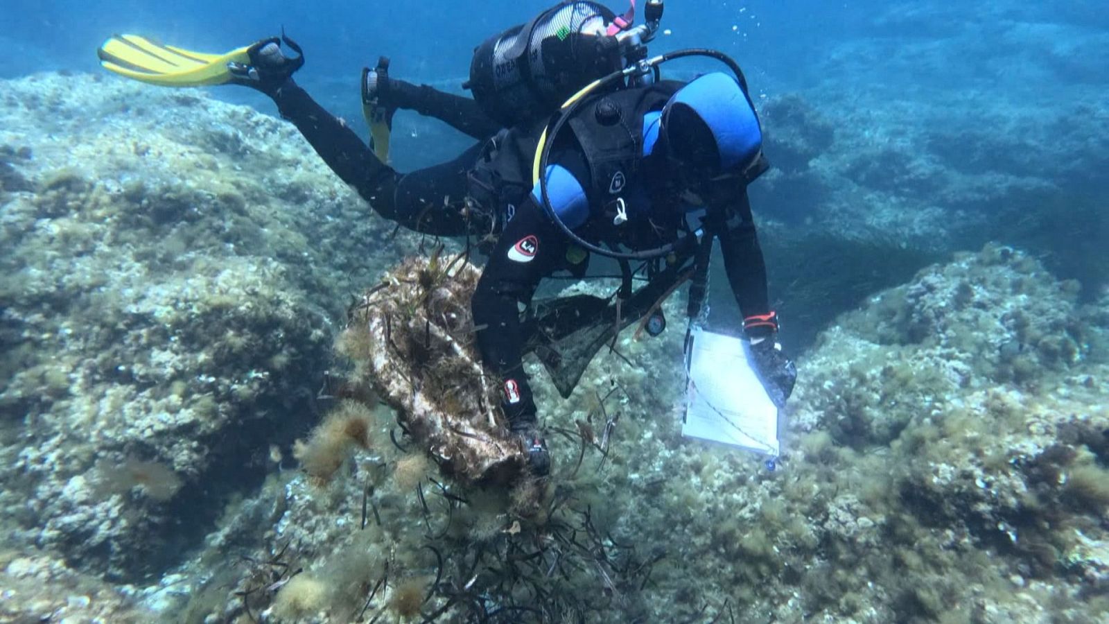 La navegació i el turisme generen més de la meitat dels residus a la mar