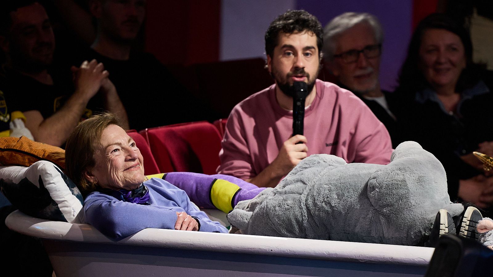 La Revuelta | "Vacunación y educación para todos y todas" - La Revuelta | Ver