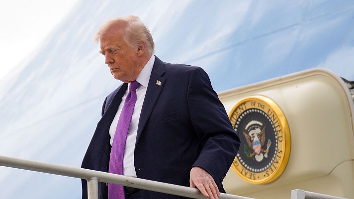 Telediario 2 - Trump asegura que han destruido "prácticamente" la marina iraní