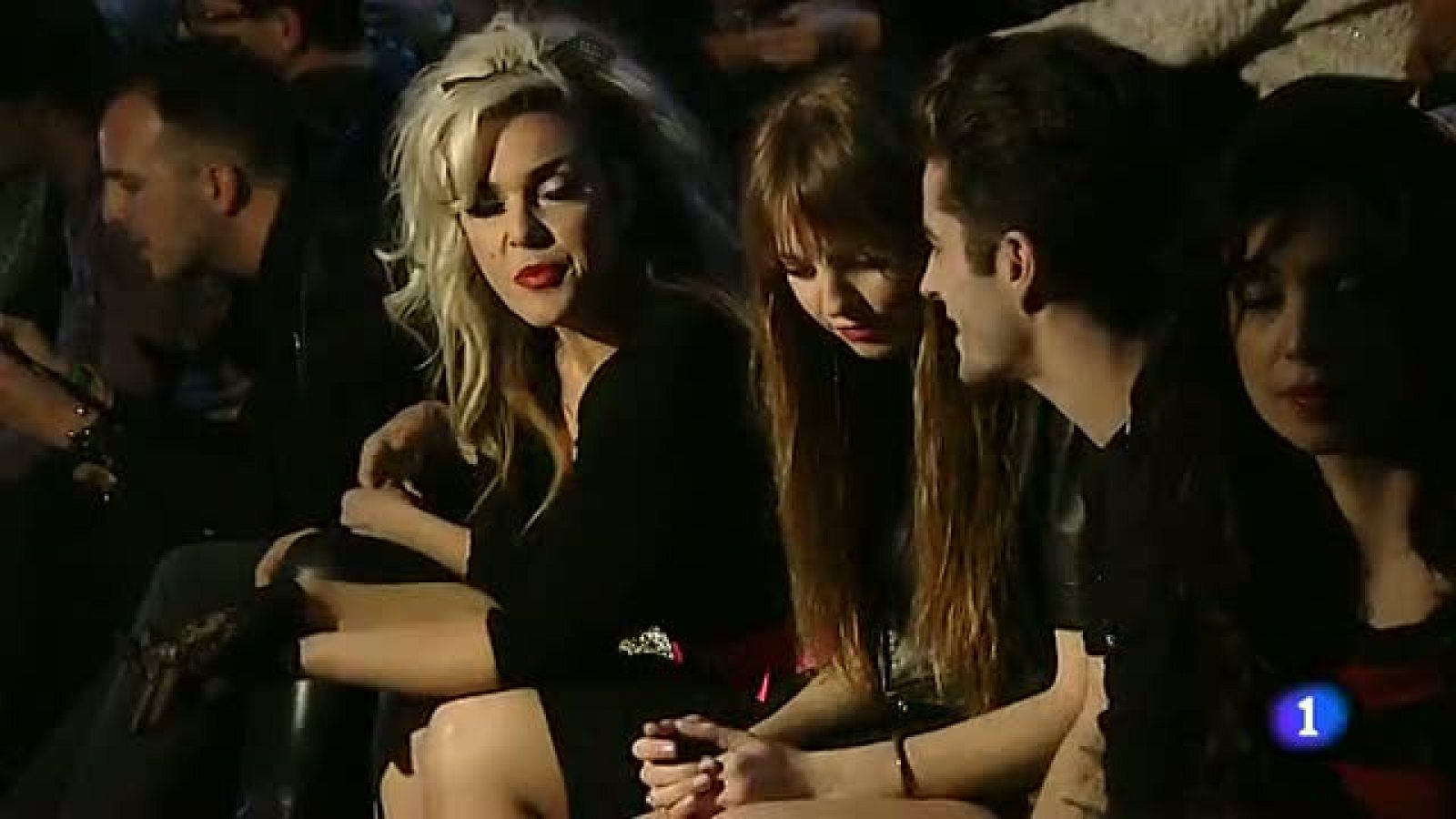 Los blogueros de la moda cobran protagonismo en Cibeles - Telediario 1 | Ver