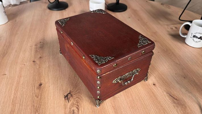 Cosas de palacio - La caja, la verdadera protagonista