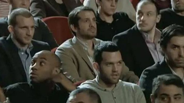 Telediario 1 - Homenaje sorpresa al Efes de Estambul