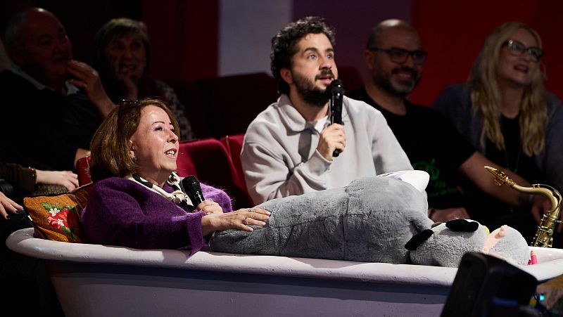 La Revuelta | Joaquina, especialista en cotilleo - La Revuelta | Ver