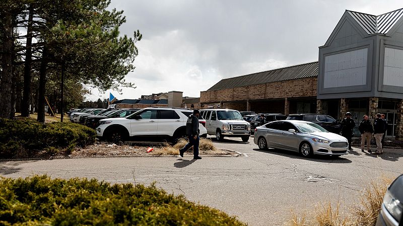 Abatido el individuo que embistió un vehículo contra una sinagoga en Michigan, EE.UU. - Telediario 2 | Ver